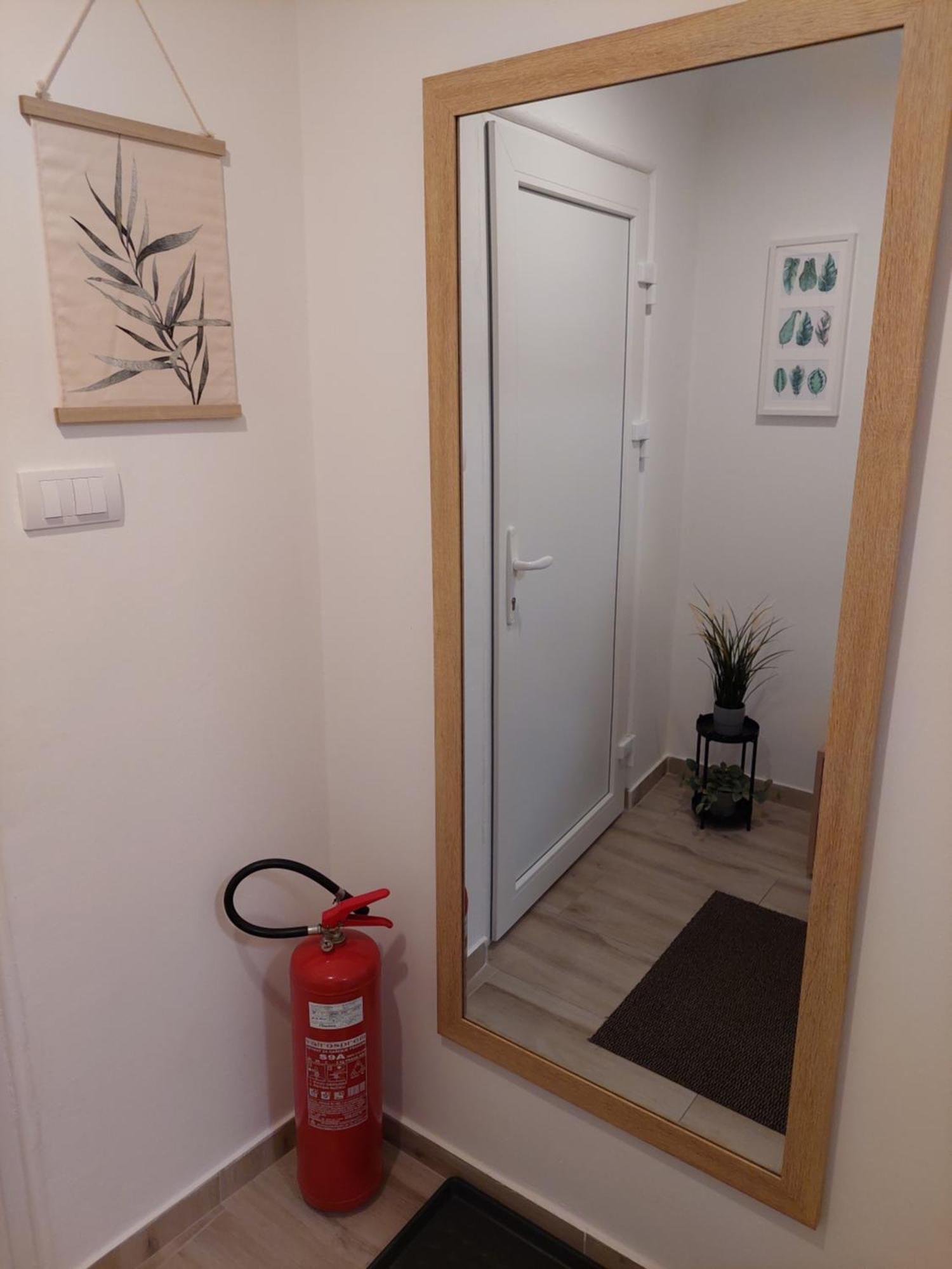 Street Apartment Суботиця Екстер'єр фото