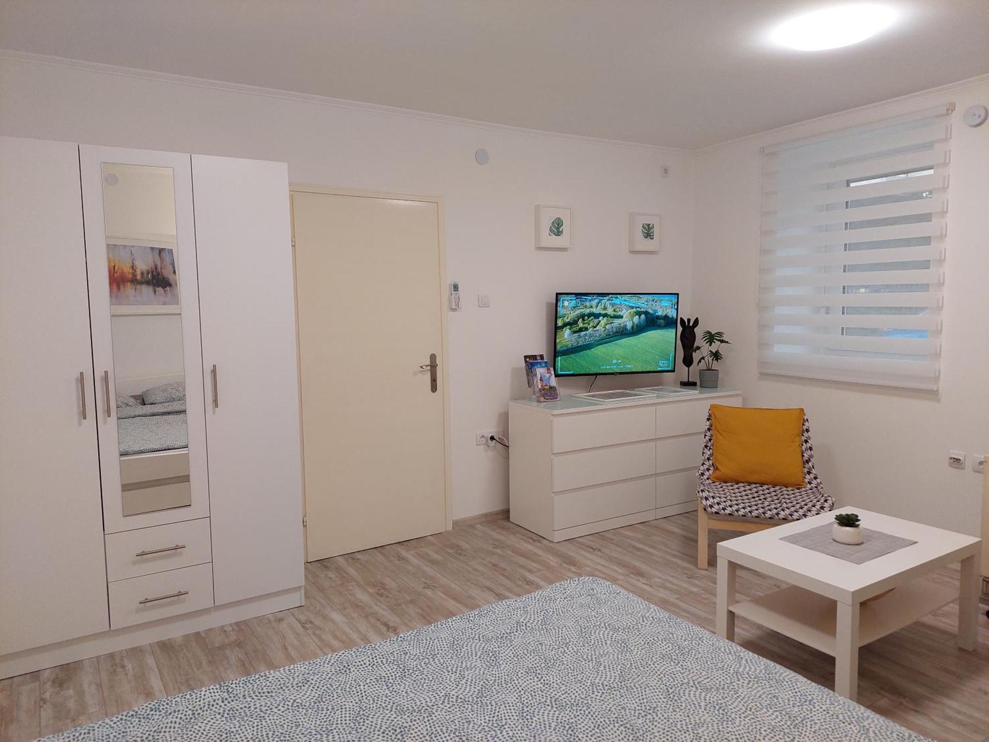 Street Apartment Суботиця Екстер'єр фото